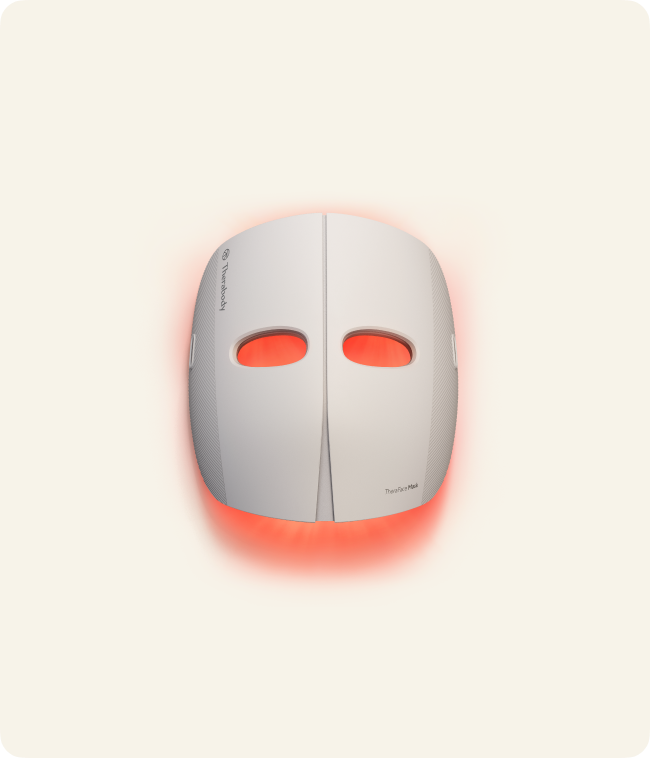 Therabody TheraFace Mask ligada, luz vermelha acesa
