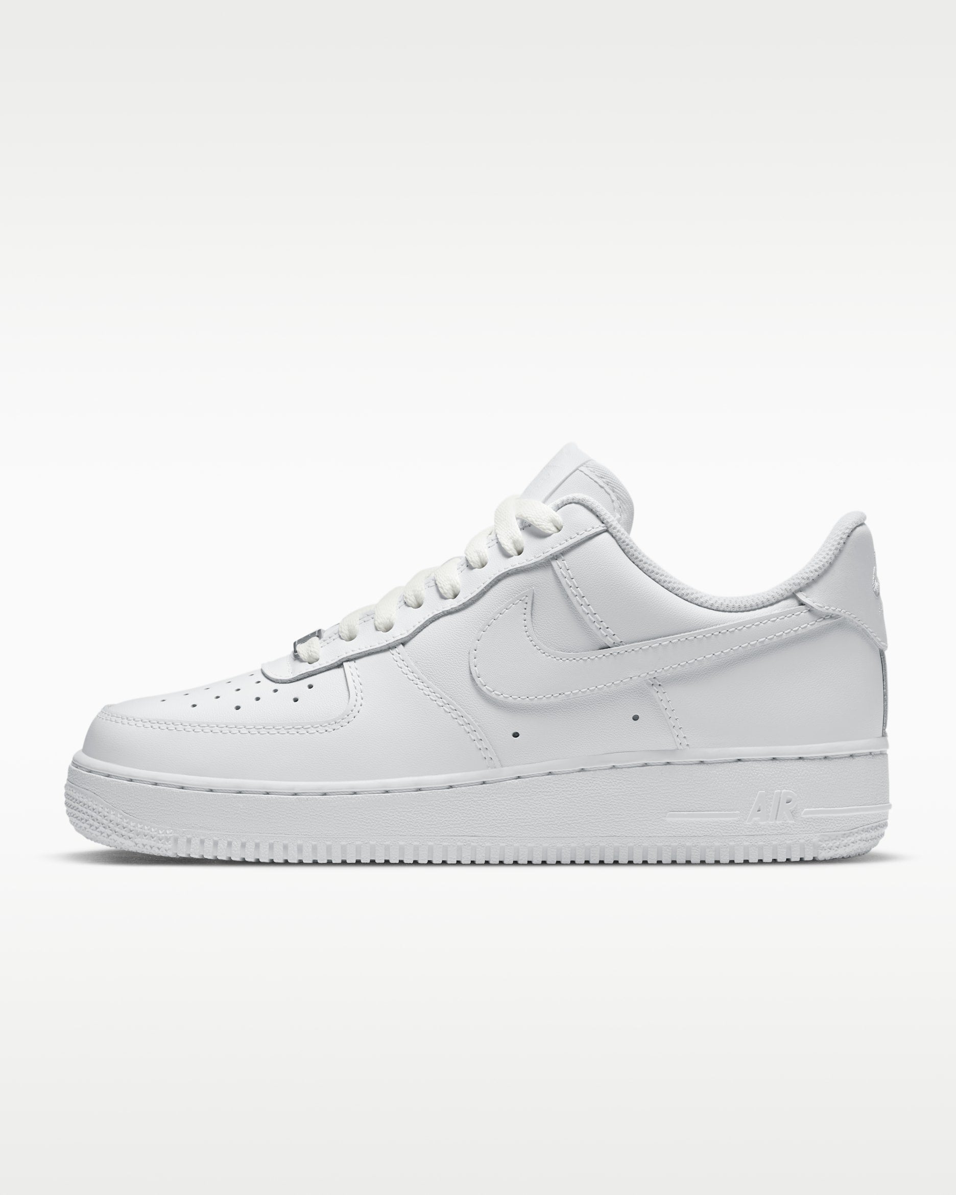 Tenis Nike Air Force 1 07 feminino todo branco
