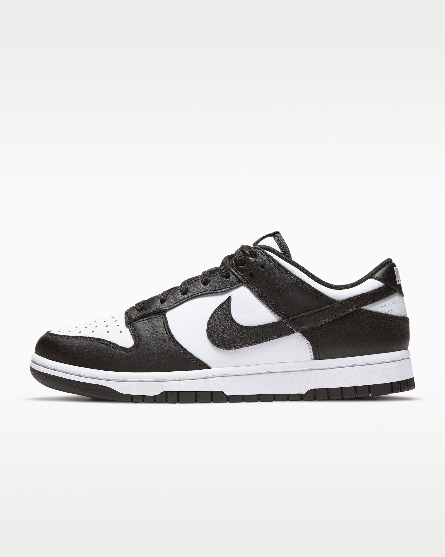 Tenis Nike Dunk Low feminino branco e preto, Panda